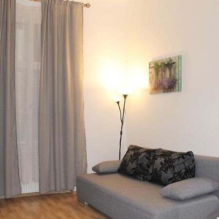 Modern Apartment Ve Smečkách 28 Praga Esterno foto