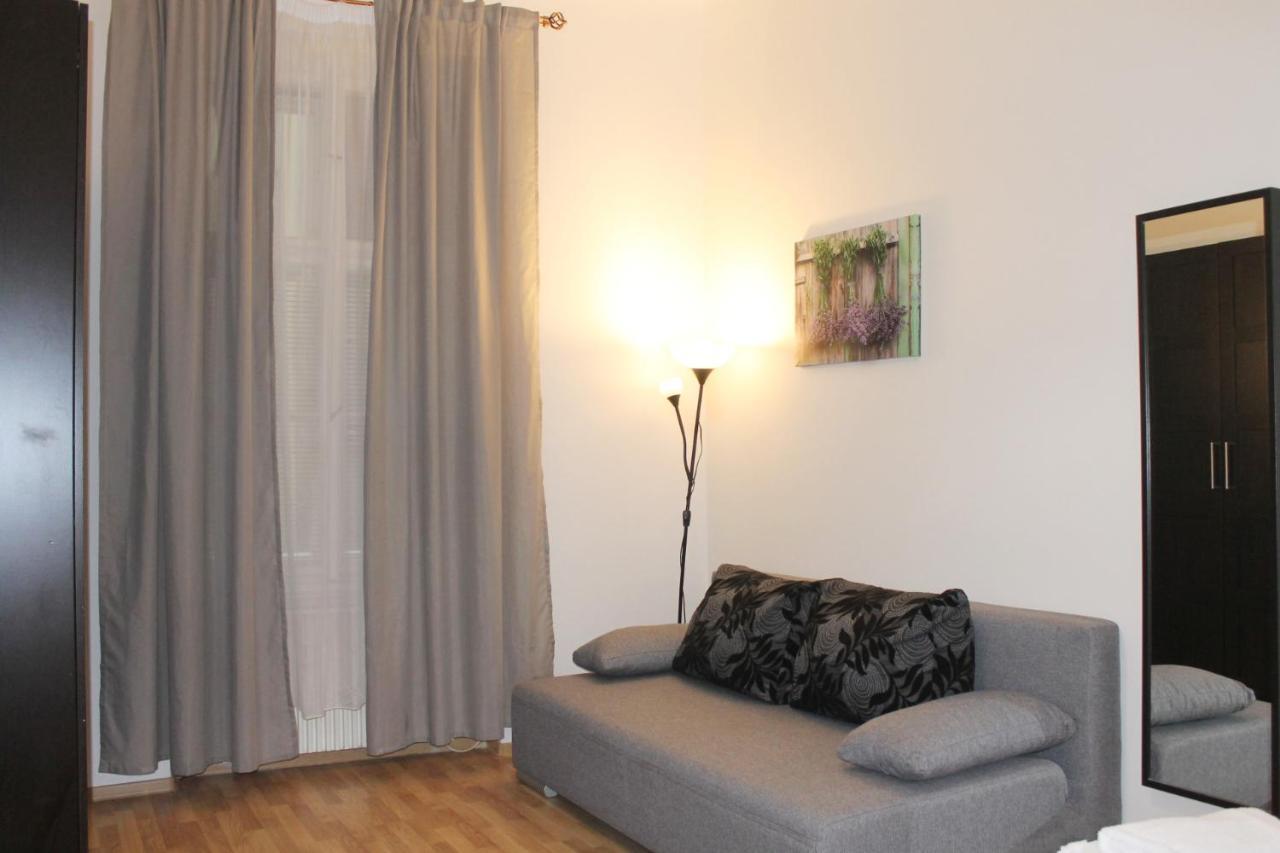 Modern Apartment Ve Smečkách 28 Praga Esterno foto